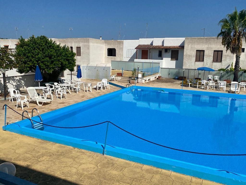 トッレ・ラピッロ Villino Sabrina Con Piscinaヴィラ エクステリア 写真